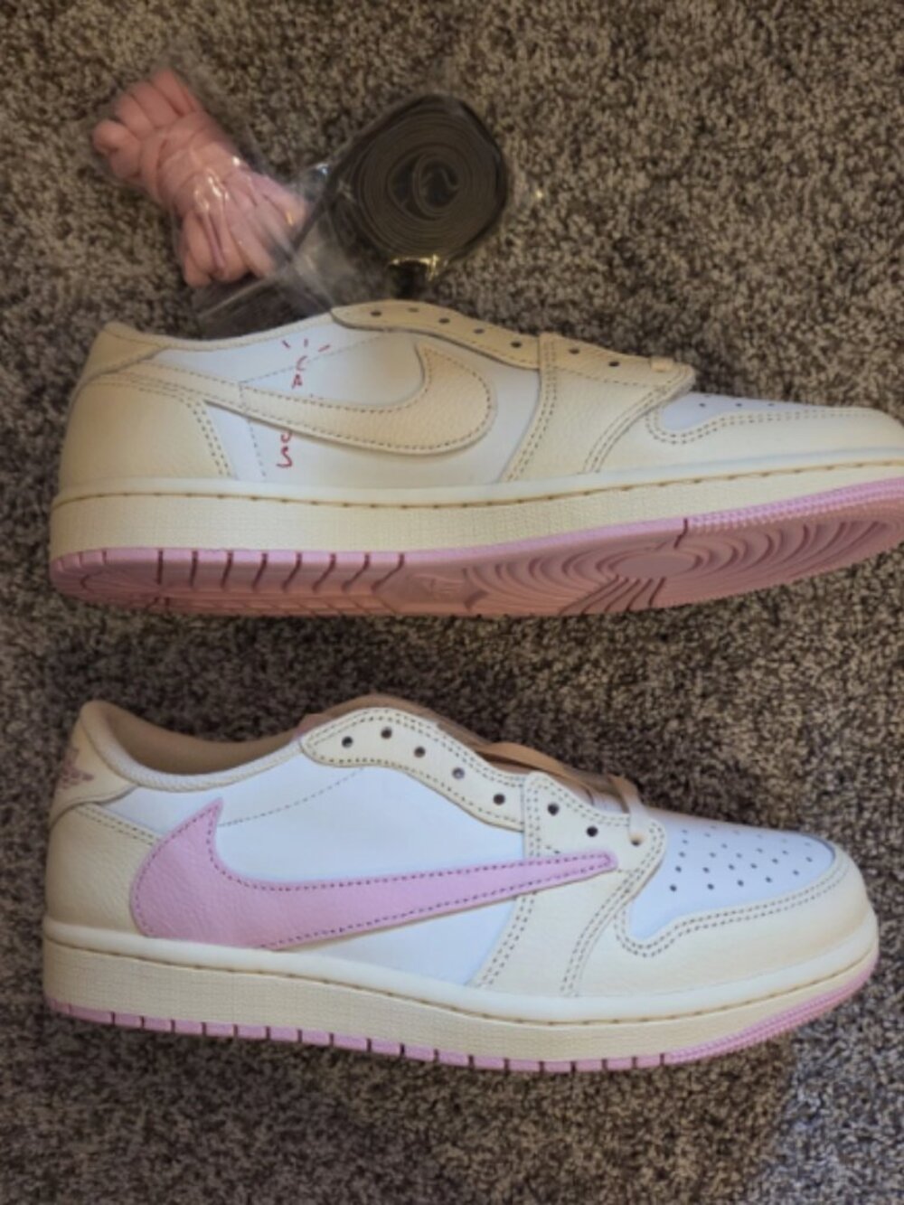 Travis Scott x Jordan 1 Retro Low OG SP Shy Pink